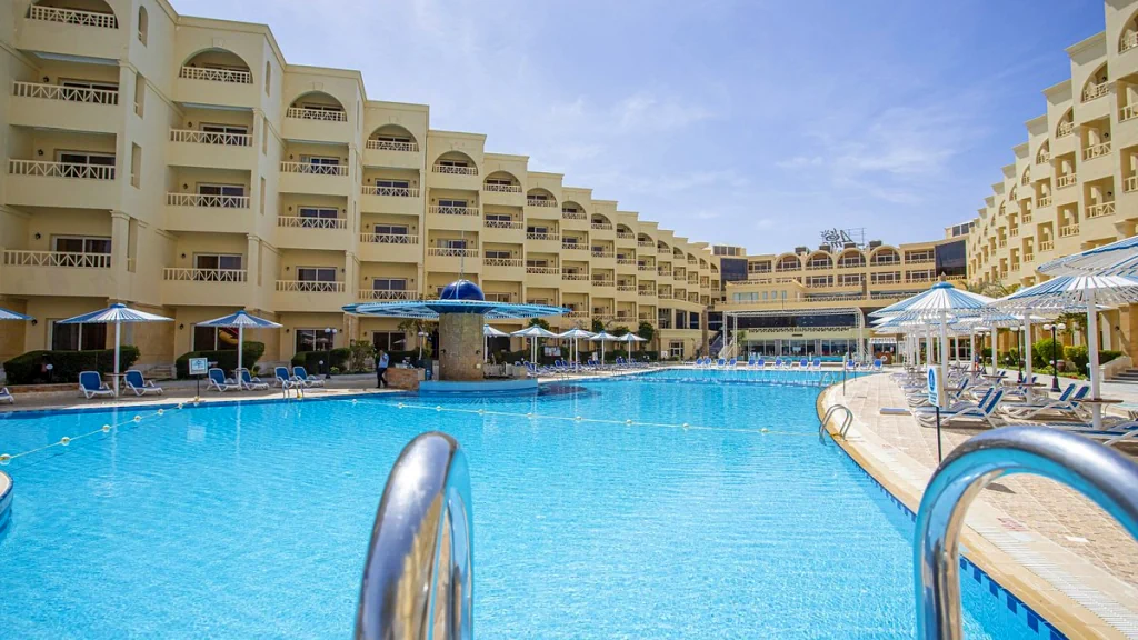 الفندق إيه أم سى رويال - الغردقة